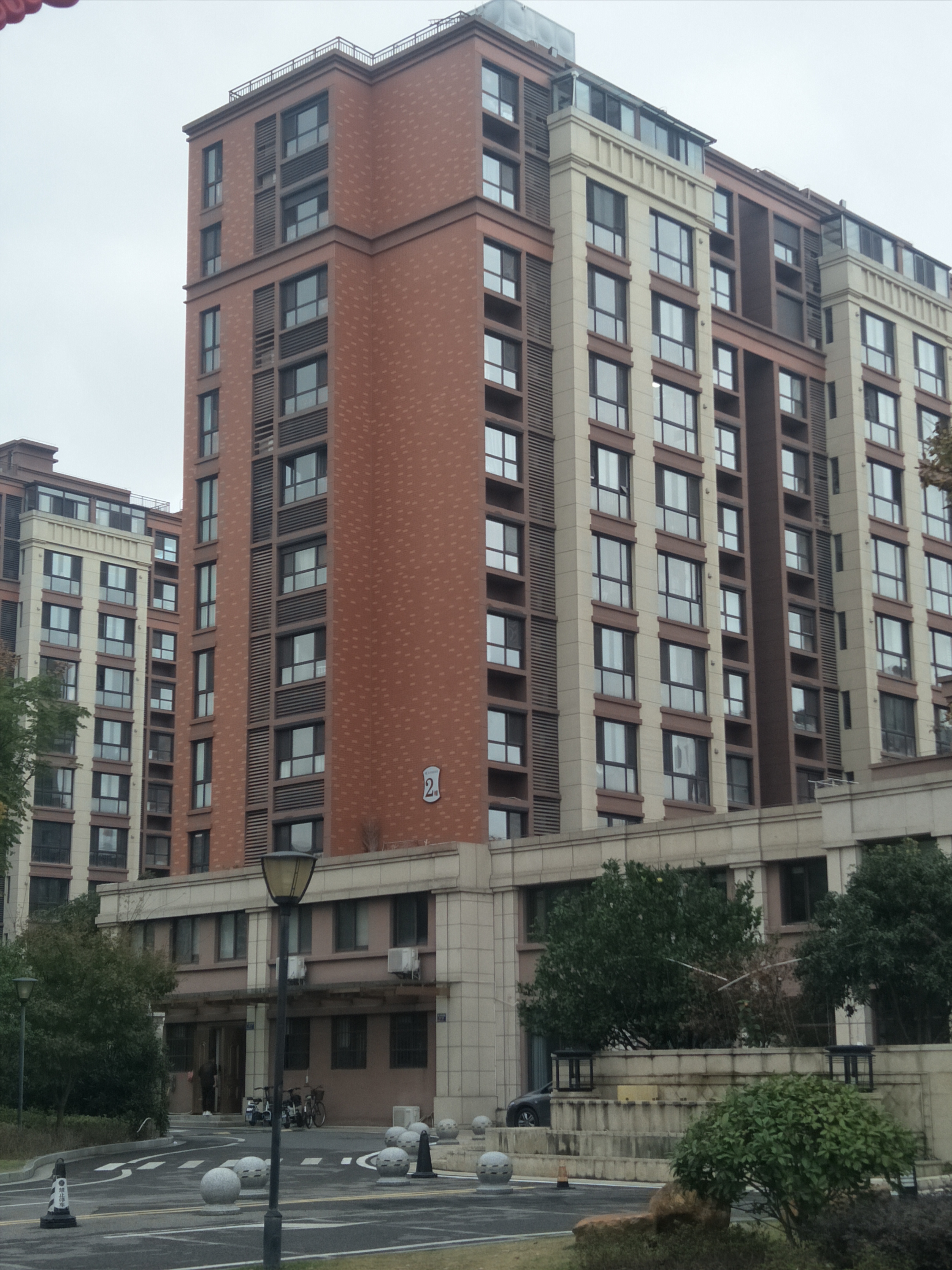 三房户型,小区位置在禄口街道商业中心百利广场旁边,出行生活都很方便